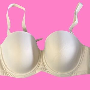 nwt- wingslove 42DD Nude T Shirt Bra 
4 Hook Back wide adjustable straps Bra